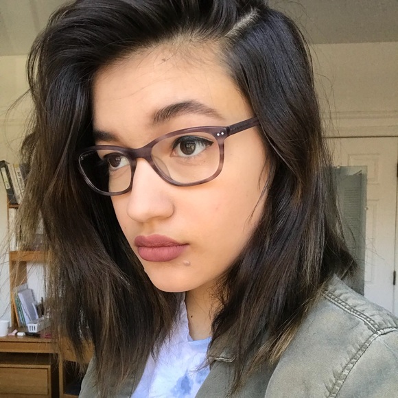 Meet your Posher, Allison - Picture 1 of 1